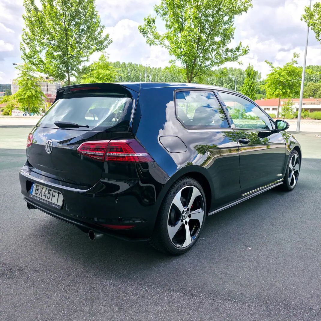 Volkswagen Golf 2015 - 18990 EUR, 105640 km - AUTO.MOTO.pt - 105640km - foto 7 de 15