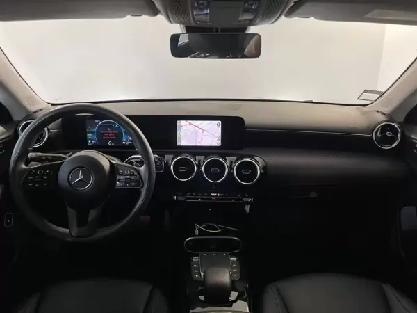 Mercedes-Benz CLA 250 2022 - 26500 EUR, 96000 km - AUTO.MOTO.pt - 96000km - foto 3 de 33