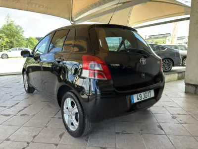 Toyota Yaris 2010 - 5500 EUR, 207295 km - AUTO.MOTO.pt - 207295km - foto 6 de 26