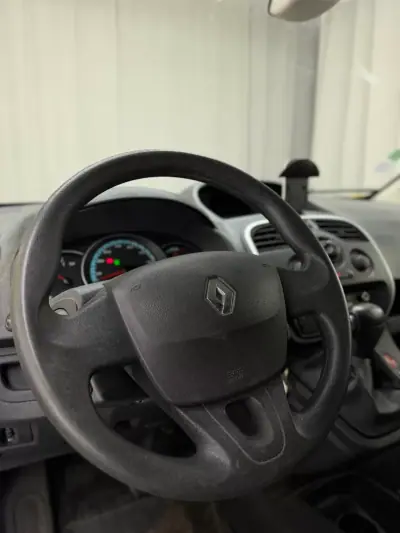 Renault Kangoo 2018 - 9500 EUR, 52400 km - AUTO.MOTO.pt - 52400km - foto 12 de 18