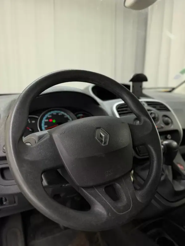 Renault Kangoo 2018 - 9500 EUR, 52400 km - AUTO.MOTO.pt - 52400km - foto 12 de 18