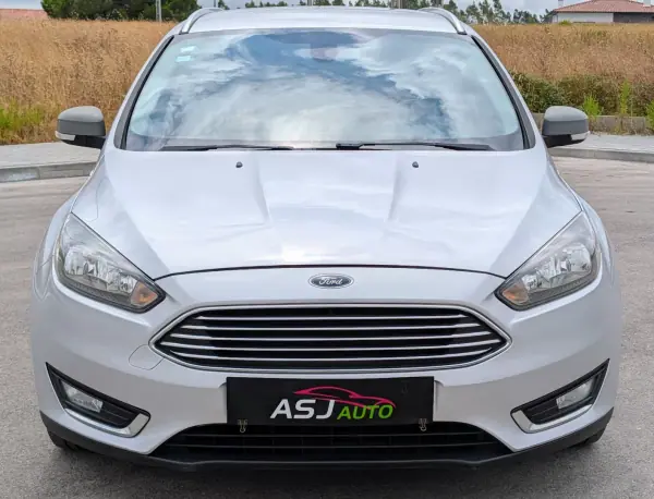 Ford Focus SW 2015 - 8500 EUR, 231741 km - AUTO.MOTO.pt - 231741km - foto 3 de 21