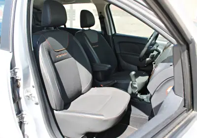 Dacia Sandero 2018 - 10400 EUR, 35110 km - AUTO.MOTO.pt - 35110km - foto 13 de 24