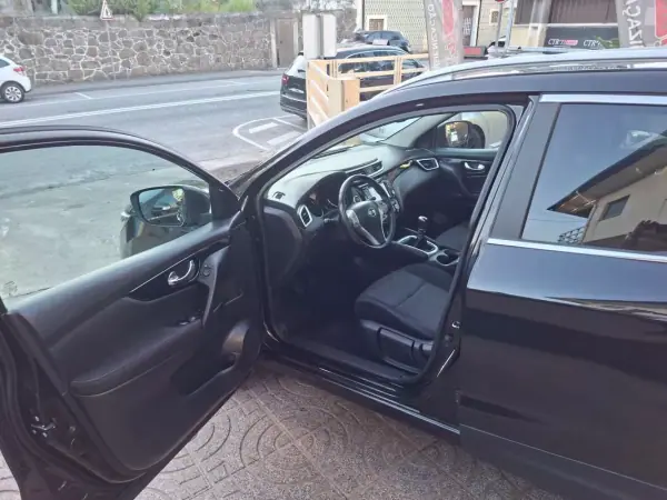 Nissan Qashqai 2015 - 12900 EUR, 138773 km - AUTO.MOTO.pt - 138773km - foto 18 de 39