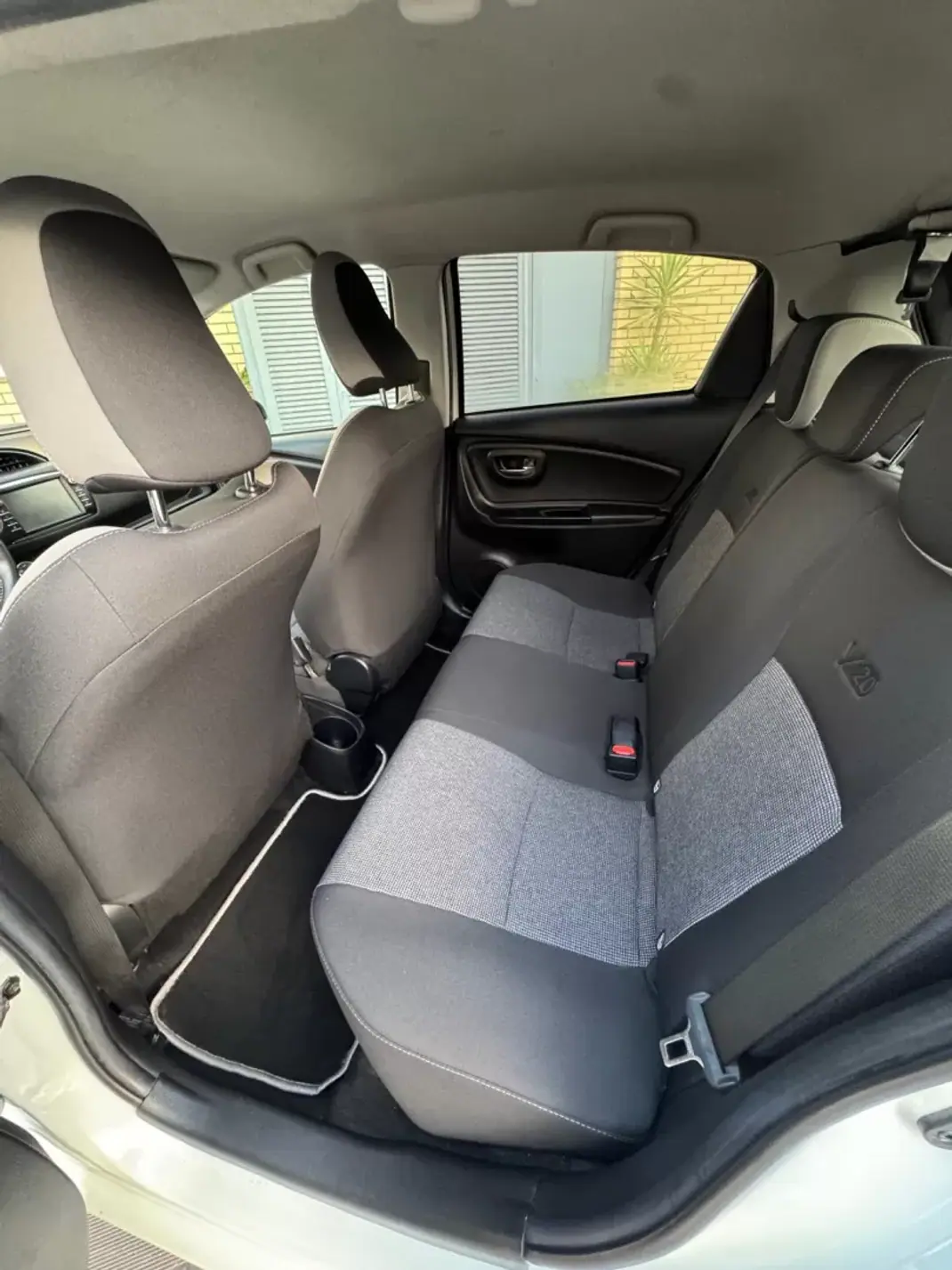 Toyota Yaris 2019 - 13490 EUR, 122240 km - AUTO.MOTO.pt - 122240km - foto 13 de 14