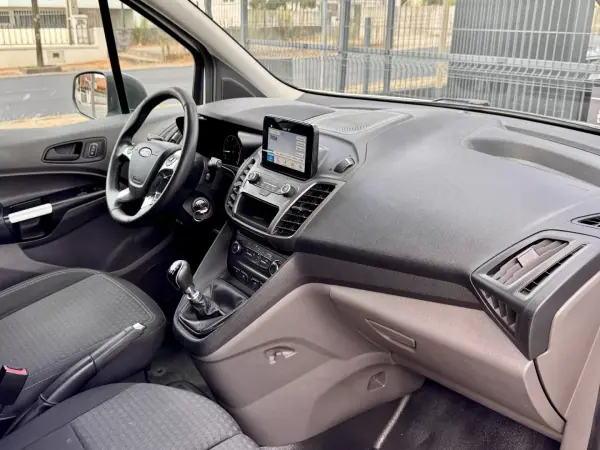 Ford Transit Connect 2019 - 12500 EUR, 110000 km - AUTO.MOTO.pt - 110000km - foto 8 de 24