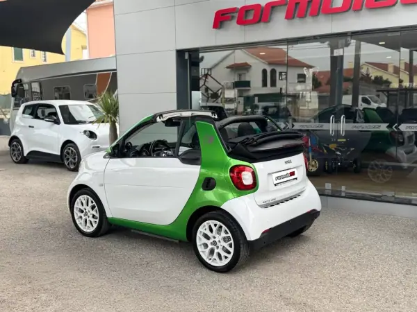 Smart Fortwo Cabrio 2019 - 12900 EUR, 58988 km - AUTO.MOTO.pt - 58988km - foto 2 de 19
