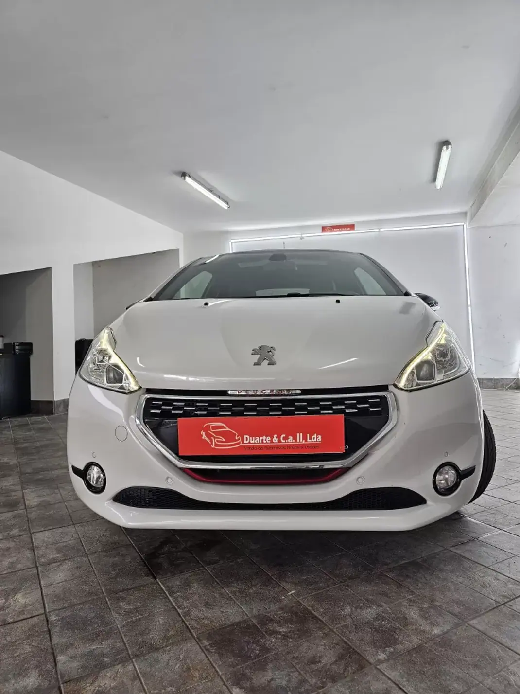 Peugeot 208 2015 - 16650 EUR, 121757 km - AUTO.MOTO.pt - 121757km - foto 8 de 38