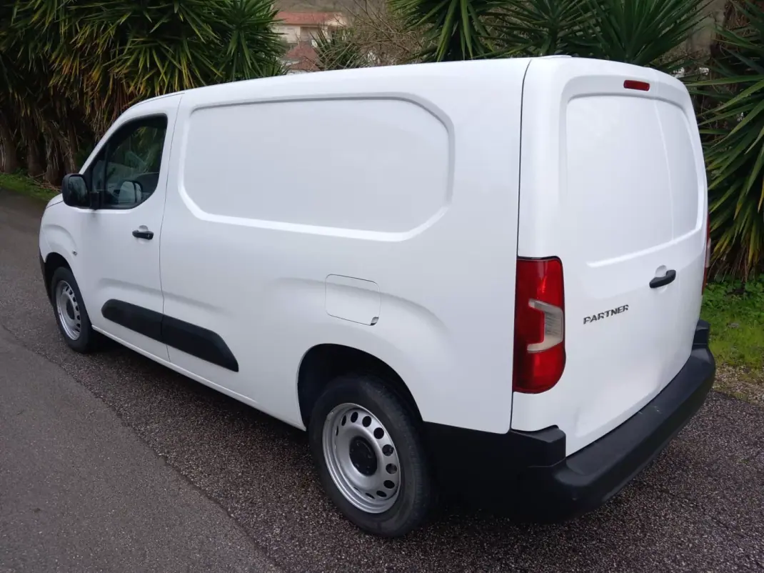 Peugeot Partner 1.5 BlueHDI Pro Longa 3L 2021 - 12900 EUR, 154760 km - AUTO.MOTO.pt - 154760km - foto 3 de 12