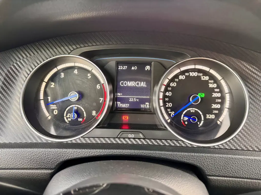 Volkswagen Golf 2014 - 23500 EUR, 175000 km - AUTO.MOTO.pt - 175000km - foto 21 de 27
