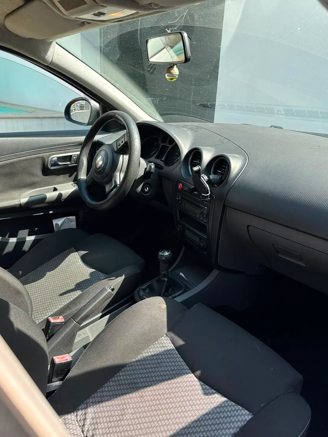 SEAT Ibiza 2008 - 4200 EUR, 225000 km - 225000km - foto 4 de 9