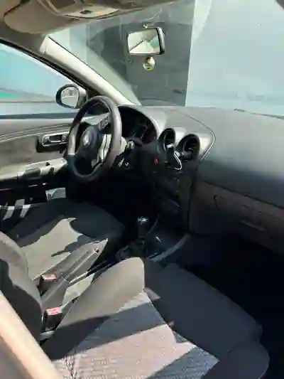 SEAT Ibiza 2008 - 4600 EUR, 242000 km - AUTO.MOTO.pt - 242000km - foto 4 de 9
