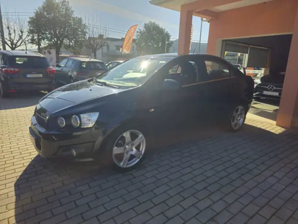 Chevrolet Aveo 2013 - 6500 EUR, 151000 km - AUTO.MOTO.pt - 151000km - foto 3 de 13