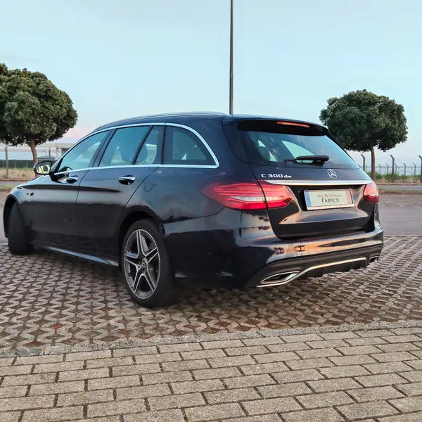 Mercedes-Benz C 300 2019 - 25950 EUR, 165000 km - AUTO.MOTO.pt - 165000km - foto 2 de 9