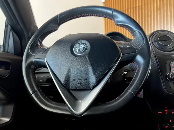 Alfa Romeo MiTo 2016 - 8900 EUR, 137500 km - AUTO.MOTO.pt - 137500km - foto 58 de 96
