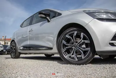 Renault Clio 2017 — foto 5 de 32