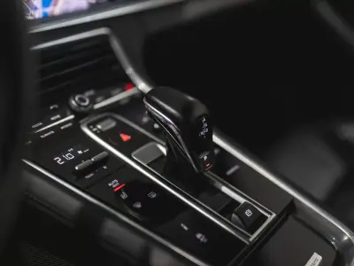 Porsche Panamera Sport Turismo 2019 - 69990 EUR, 80000 km - AUTO.MOTO.pt - 80000km - foto 19 de 23