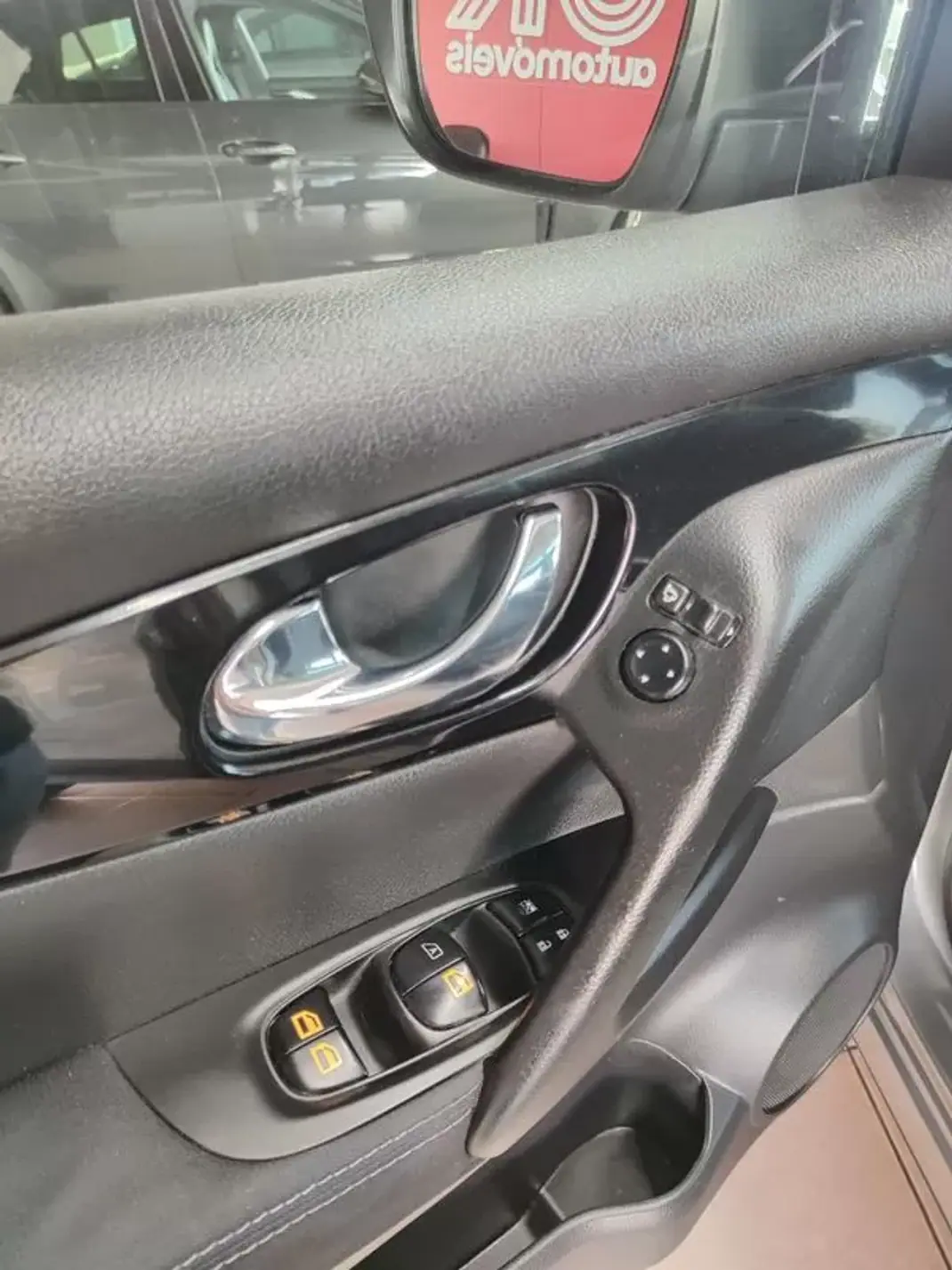Nissan Qashqai 2015 - 14350 EUR, 98000 km - AUTO.MOTO.pt - 98000km - foto 24 de 38