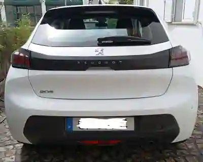 Peugeot 208 2022 - 12950 EUR, 14000 km - AUTO.MOTO.pt - 14000km - foto 2 de 9