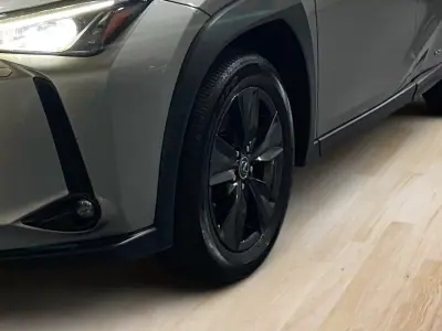 Lexus UX 250h 2021 - 24950 EUR, 126000 km - AUTO.MOTO.pt - 126000km - foto 6 de 20