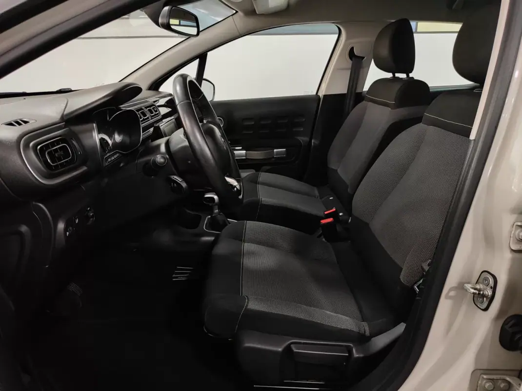 Citroën C3 2017 - 10990 EUR, 99000 km - AUTO.MOTO.pt - 99000km - foto 29 de 58