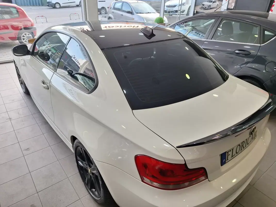 BMW 118 2011 - 11900 EUR, 243000 km - 243000km - foto 20 de 22
