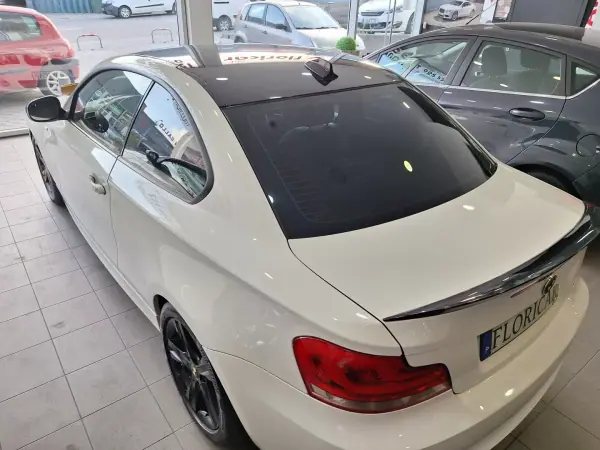 BMW 118 2011 - 11900 EUR, 243000 km - AUTO.MOTO.pt - 243000km - foto 20 de 22