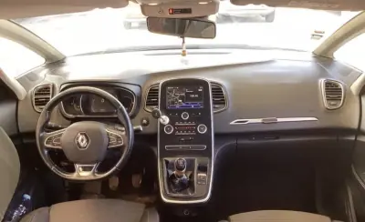 Renault Grand Scénic 2018 - 12900 EUR, 249300 km - AUTO.MOTO.pt - 249300km - foto 5 de 6