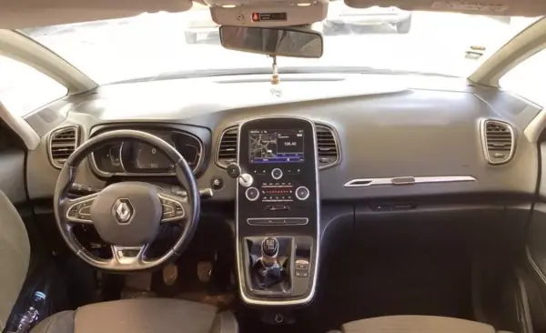 Renault Grand Scénic 2018 - 14900 EUR, 249300 km - AUTO.MOTO.pt - 249300km - foto 5 de 6