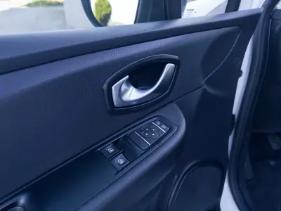 Renault Clio VAN 1.5 Blue DCi AIR NAV 2017 - 8990 EUR, 231000 km - AUTO.MOTO.pt - 231000km - foto 12 de 26