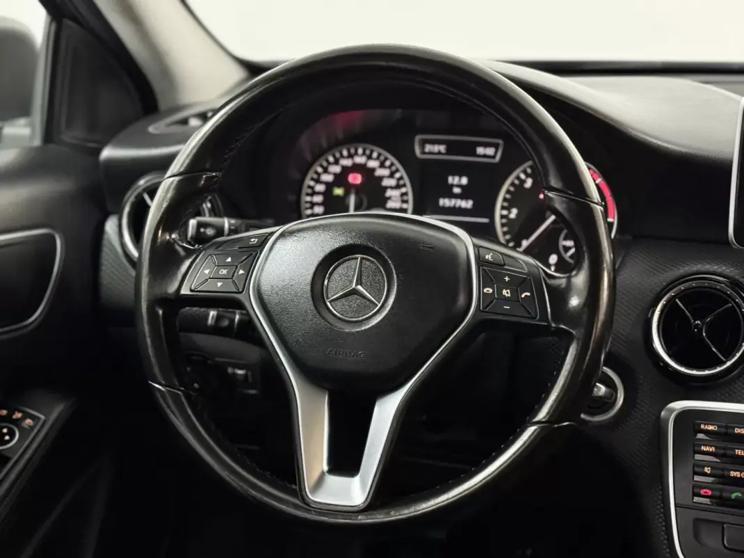 Mercedes-Benz A 180 2014 - 13750 EUR, 157000 km - AUTO.MOTO.pt - 157000km - foto 24 de 45