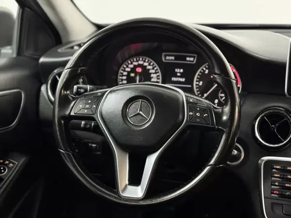Mercedes-Benz A 180 2014 - 13750 EUR, 157000 km - AUTO.MOTO.pt - 157000km - foto 24 de 45