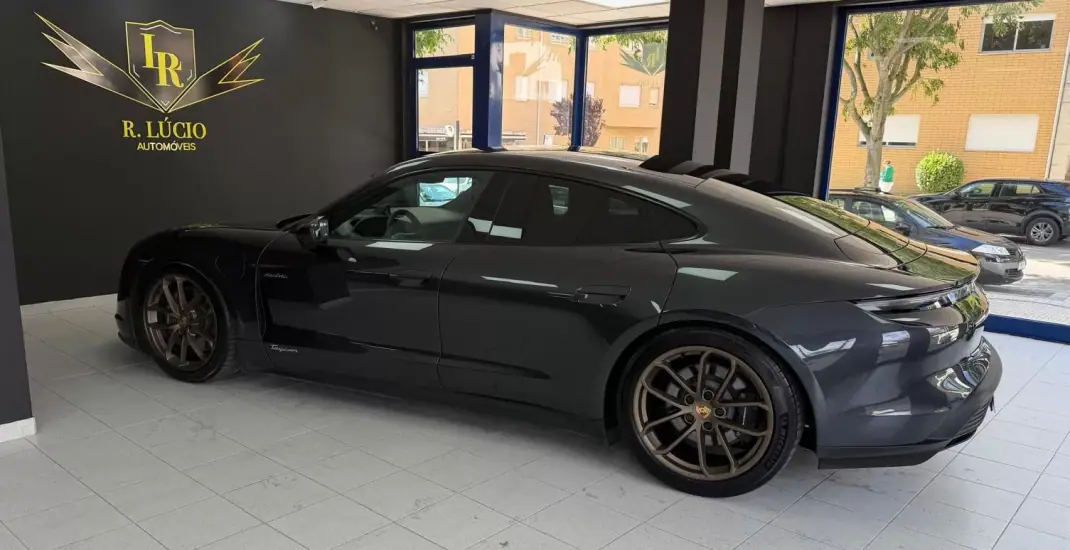 Porsche Taycan 2023 - 69000 EUR, 84534 km - AUTO.MOTO.pt - 84534km - foto 14 de 39