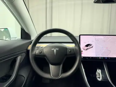 Tesla Model 3 2019 - 18500 EUR, 162000 km - AUTO.MOTO.pt - 162000km - foto 19 de 24