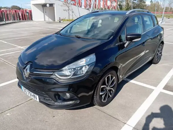 Renault Clio Sport Tourer 2019 - 9999 EUR, 186806 km - AUTO.MOTO.pt - 186806km - foto 4 de 29