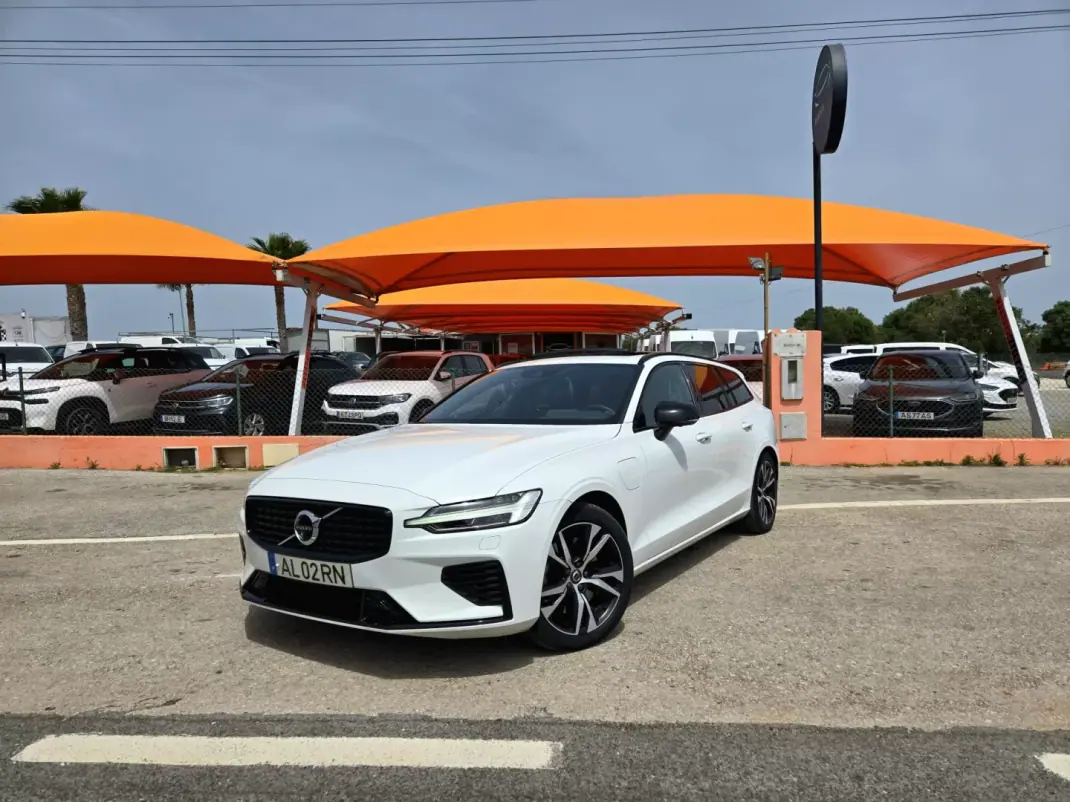 Volvo V60 2022 - 29950 EUR, 97538 km - AUTO.MOTO.pt - 97538km - foto 1 de 10