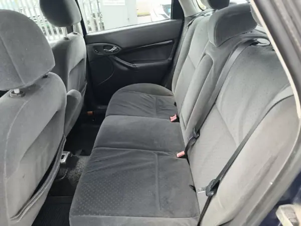 Ford Focus 2002 - 1800 EUR, 400000 km - AUTO.MOTO.pt - 400000km - foto 11 de 16
