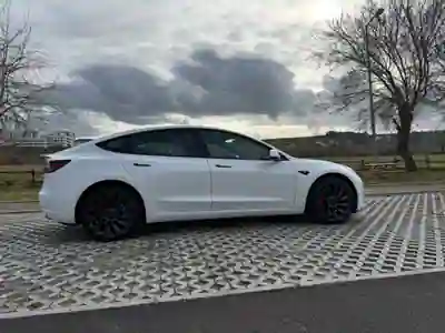 Tesla Model 3 2022 - 33500 EUR, 70000 km - AUTO.MOTO.pt - 70000km - foto 5 de 30