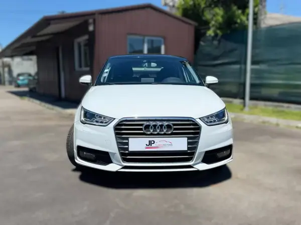 Audi A1 Sportback 2016 - 12990 EUR, 158353 km - AUTO.MOTO.pt - 158353km - foto 2 de 17