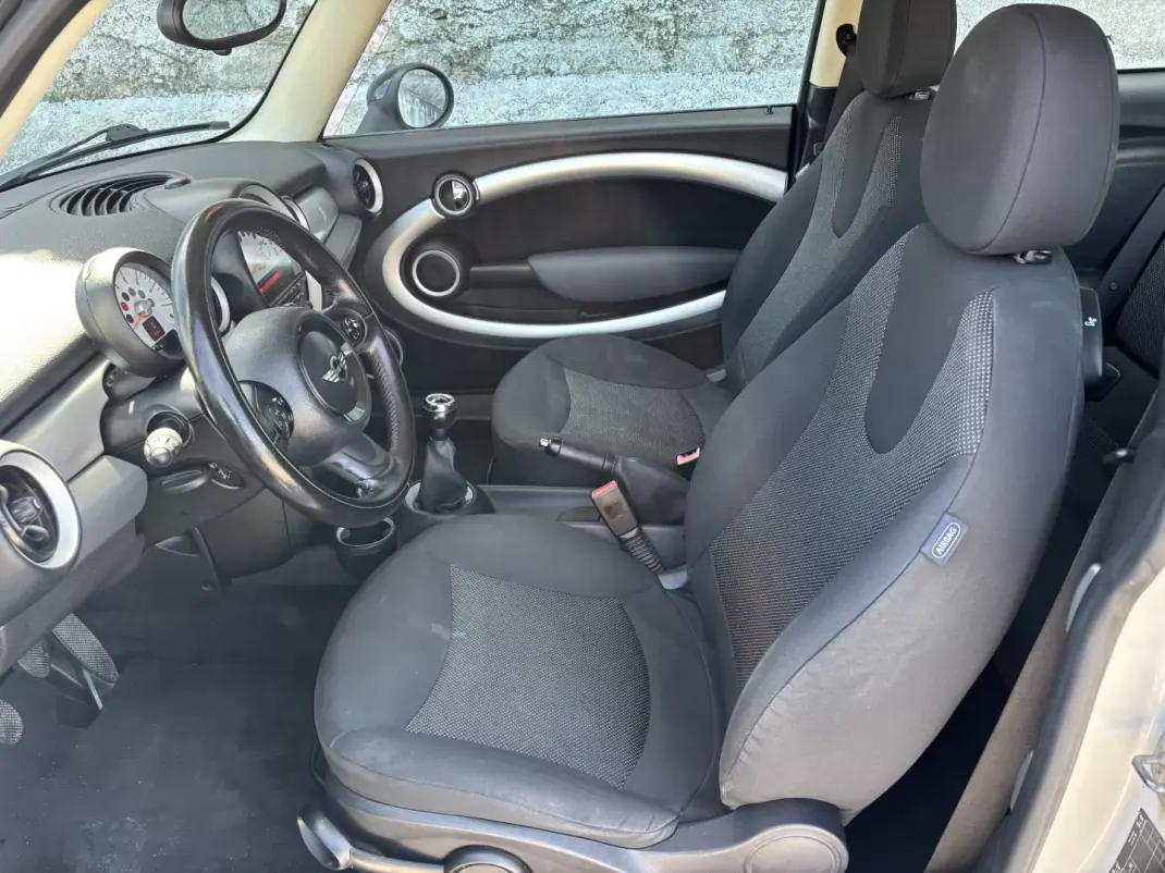 MINI Cooper 2010 - 7000 EUR, 208000 km - 208000km - foto 10 de 11
