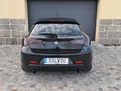 Alfa Romeo Giulietta 2011 - 8490 EUR, 155565 km - AUTO.MOTO.pt - 155565km - foto 5 de 19