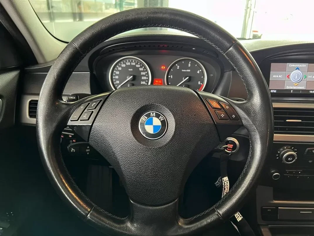 BMW 520 2010 - 7900 EUR, 400405 km - AUTO.MOTO.pt - 400405km - foto 6 de 16