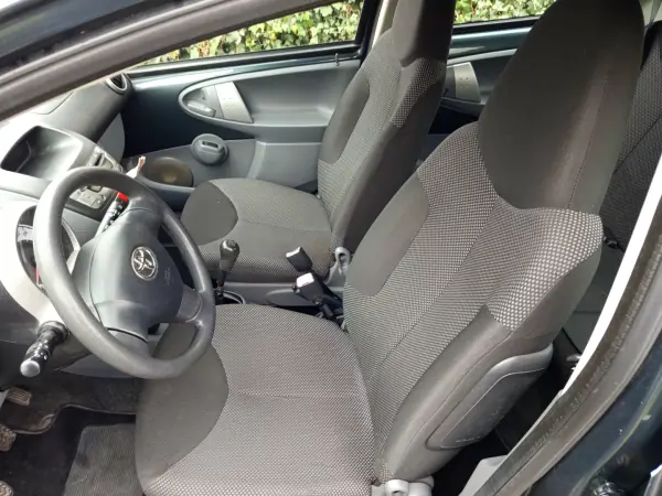 Toyota Aygo 2009 - 5490 EUR, 114642 km - AUTO.MOTO.pt - 114642km - foto 6 de 10