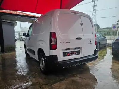 Peugeot Partner 3 lugares Longa 2020 - 9250 EUR, 157000 km - AUTO.MOTO.pt - 157000km - foto 12 de 14