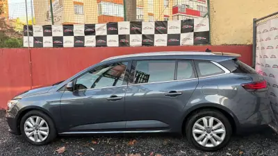 Renault Mégane Sport Tourer 2021 - 14900 EUR, 104000 km - AUTO.MOTO.pt - 104000km - foto 3 de 12