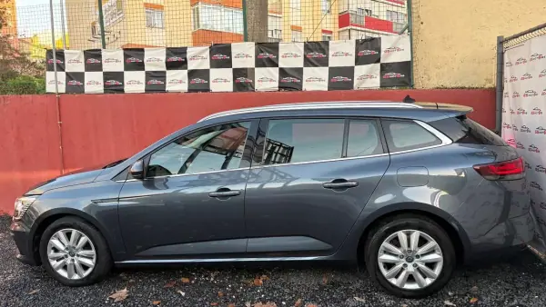 Renault Mégane Sport Tourer 2021 - 14900 EUR, 104000 km - AUTO.MOTO.pt - 104000km - foto 3 de 12