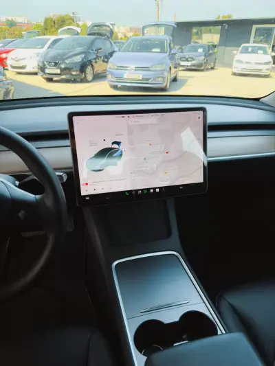 Tesla Model 3 2021 - 26990 EUR, 72100 km - 72100km - foto 7 de 19