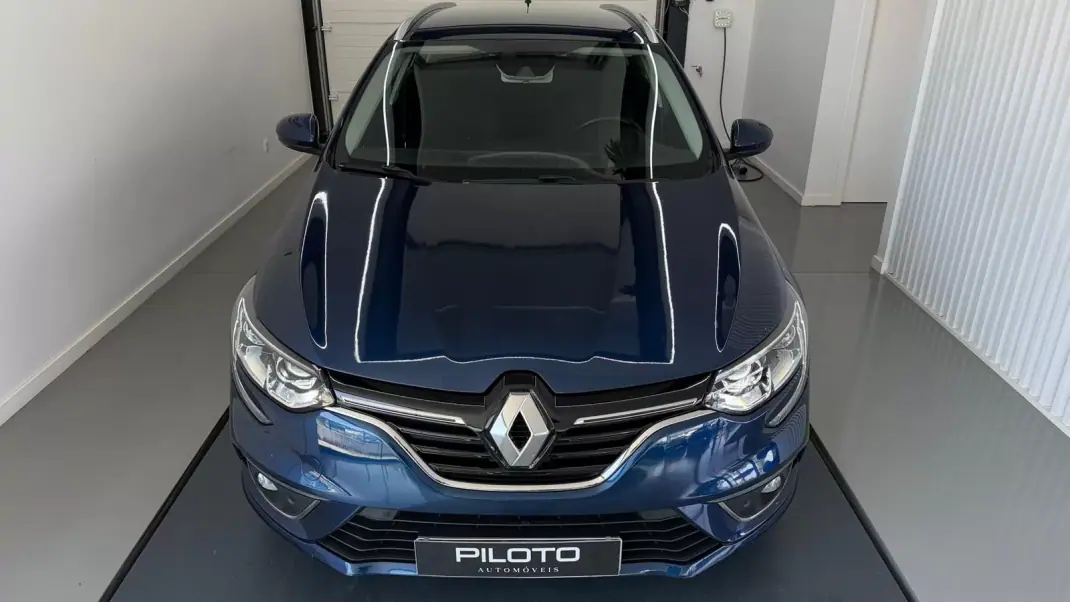 Renault Mégane Sport Tourer 2017 - 10990 EUR, 233602 km - AUTO.MOTO.pt - 233602km - foto 2 de 29
