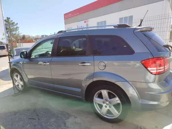 Dodge Journey 2010 - 7900 EUR, 173020 km - AUTO.MOTO.pt - 173020km - foto 16 de 17