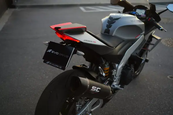 Aprilia RSV 1000 R 2023 - 18750 EUR, 12000 km - AUTO.MOTO.pt - 12000km - foto 7 de 20